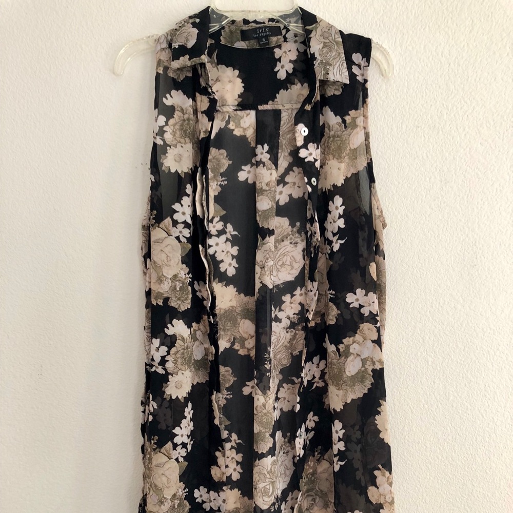 Cute floral blouse!